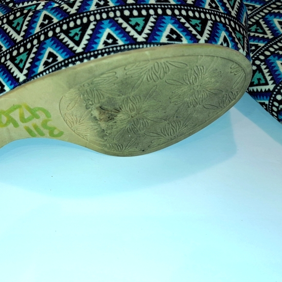 5" Tribal Wedges from Shi by Journey's - Picture 2 of 4